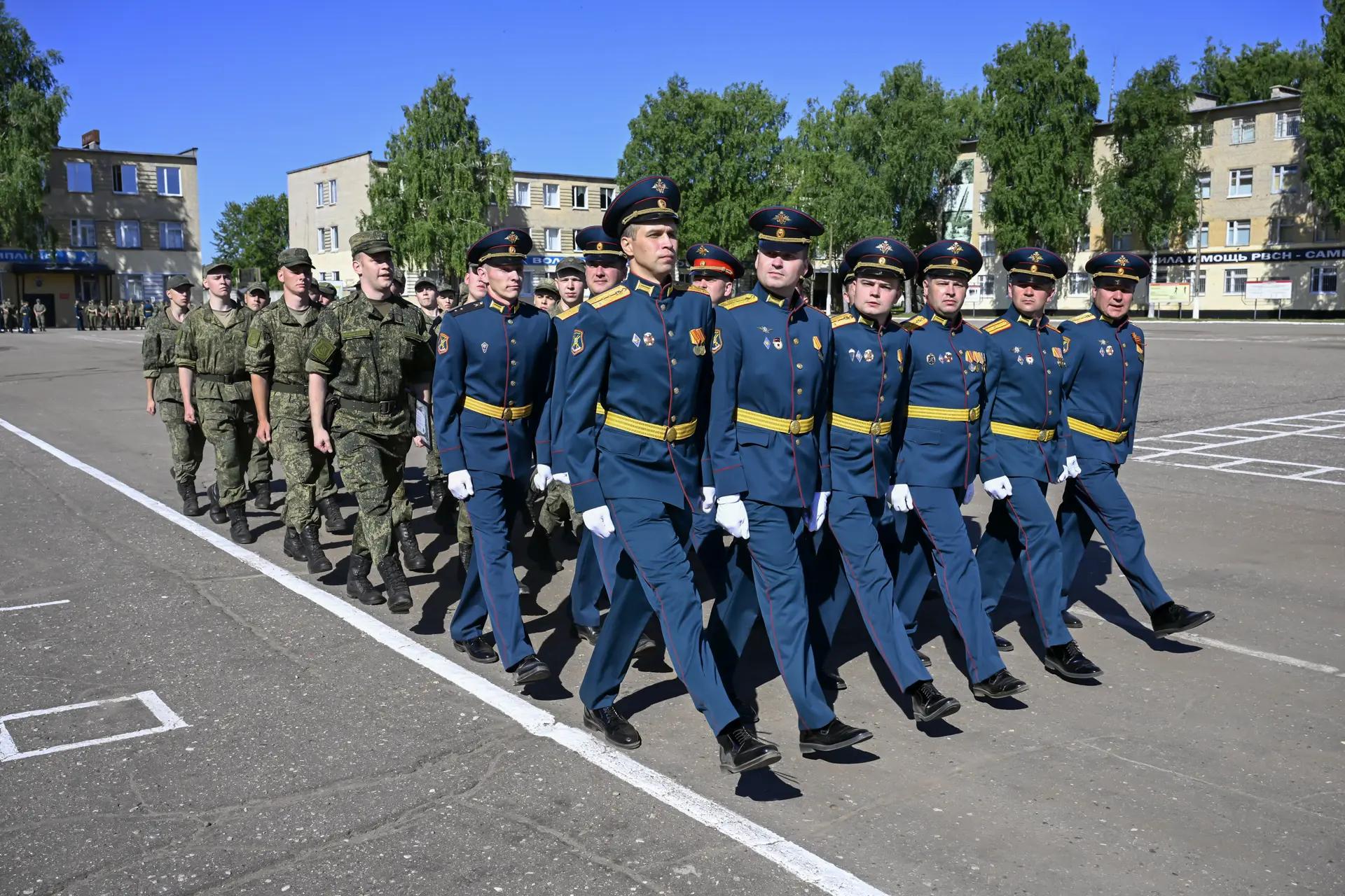Глава региона Виталий Королев вручил награды военнослужащим 7‑й гвардейской Режицкой Краснознамённой ракетной дивизии