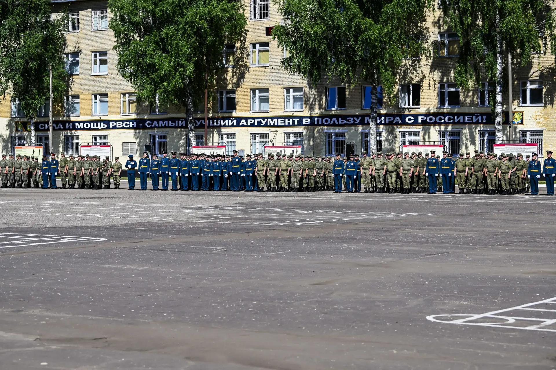Глава региона Виталий Королев вручил награды военнослужащим 7‑й гвардейской Режицкой Краснознамённой ракетной дивизии