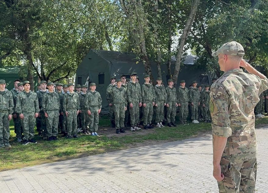 побеждать