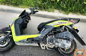 Скутериста-нарушителя доставили в больницу после ДТП в Твери больницу