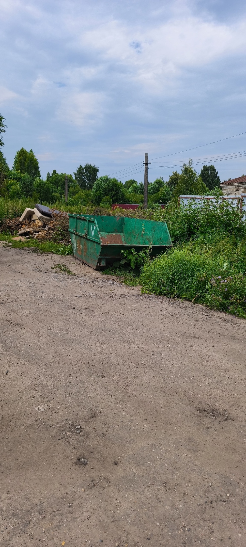 Мусор захватывает улицы в Тверской области