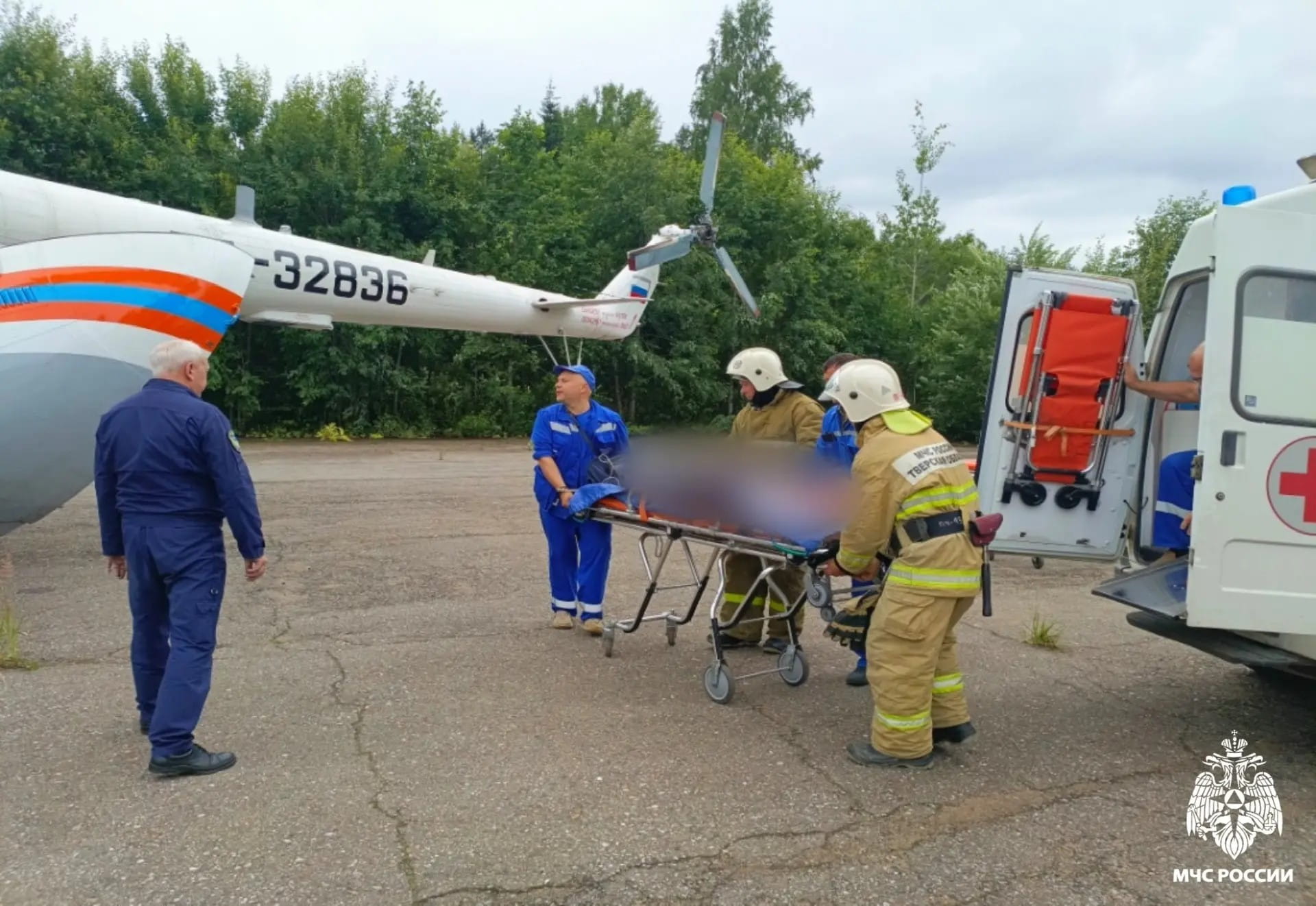 Пациента доставили в Тверь на вертолете санитарной авиации