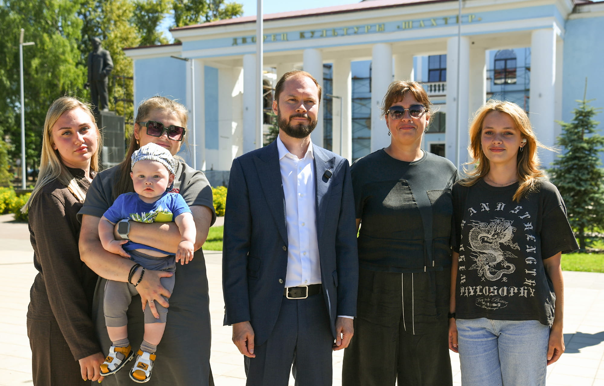 Виталий Королев проинспектировал ход реконструкции Дворца культуры «Шахтер», возобновленной по его решению
