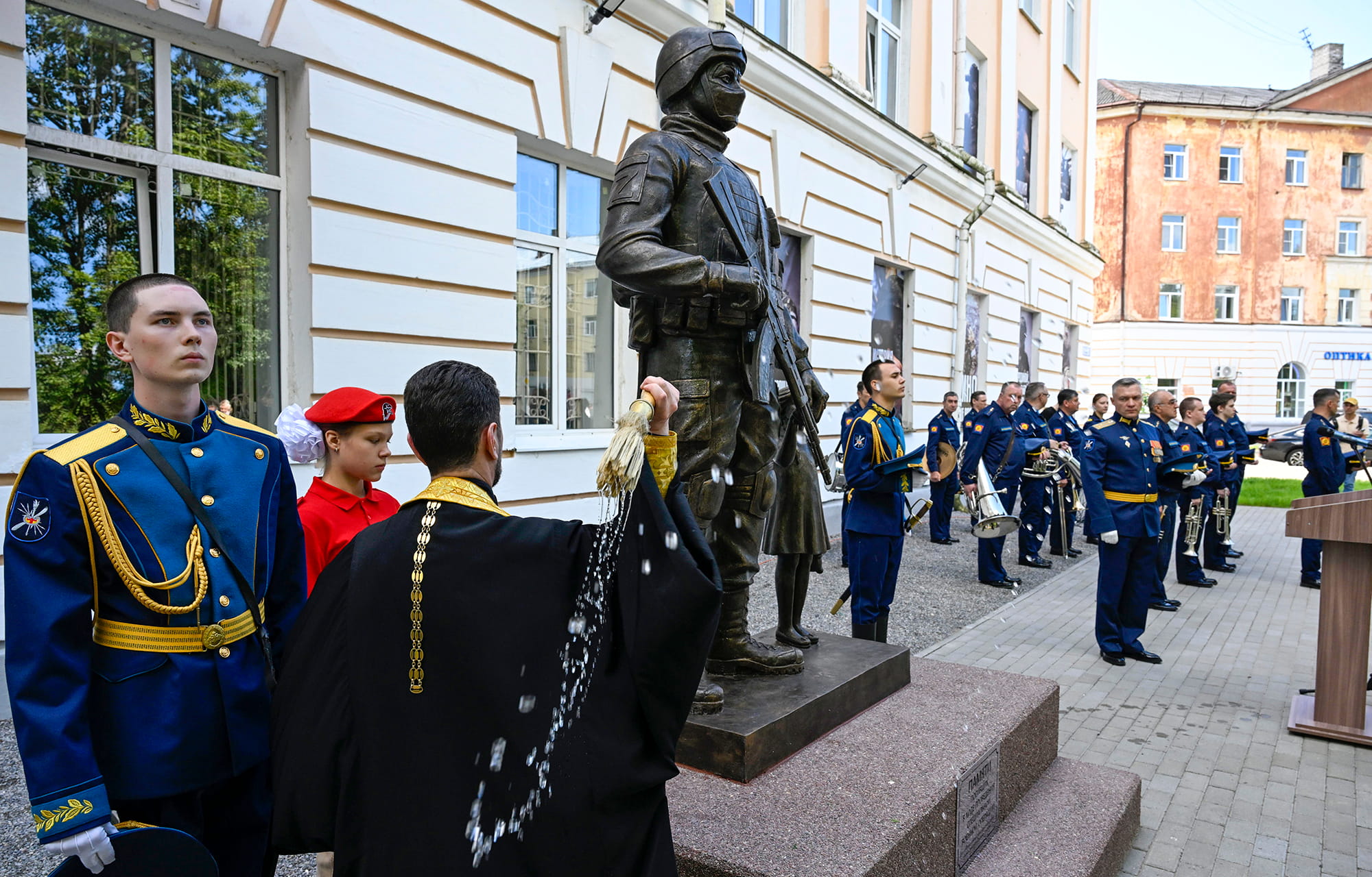 «Во имя жизни»: в Твери открыли памятник, посвященный подвигу участников СВО