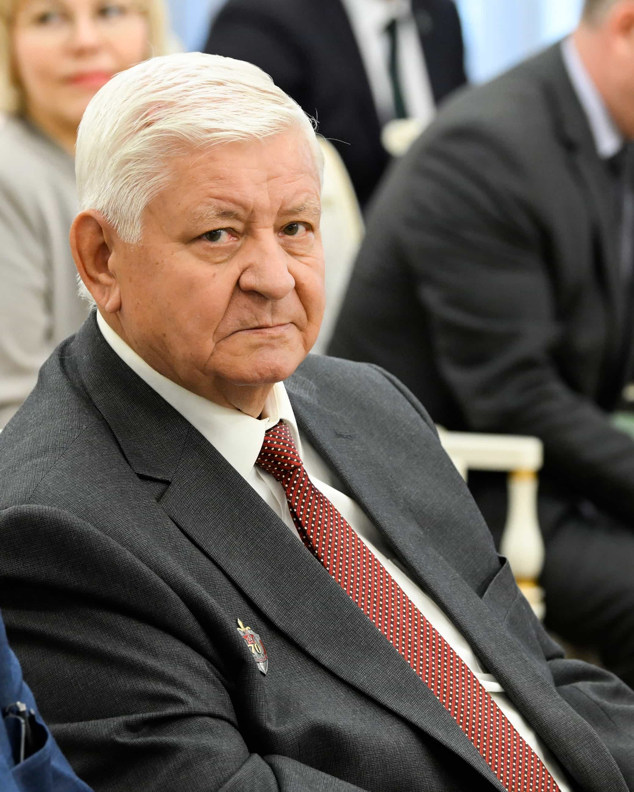 службу