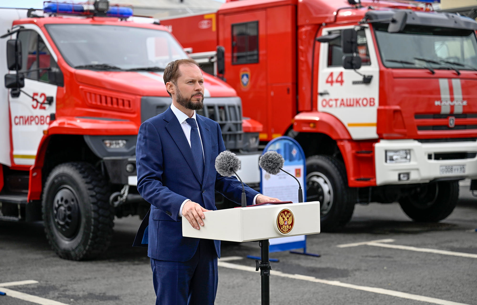 Виталий Королев и Александр Куренков передали подразделениям МЧС Тверской области новую технику