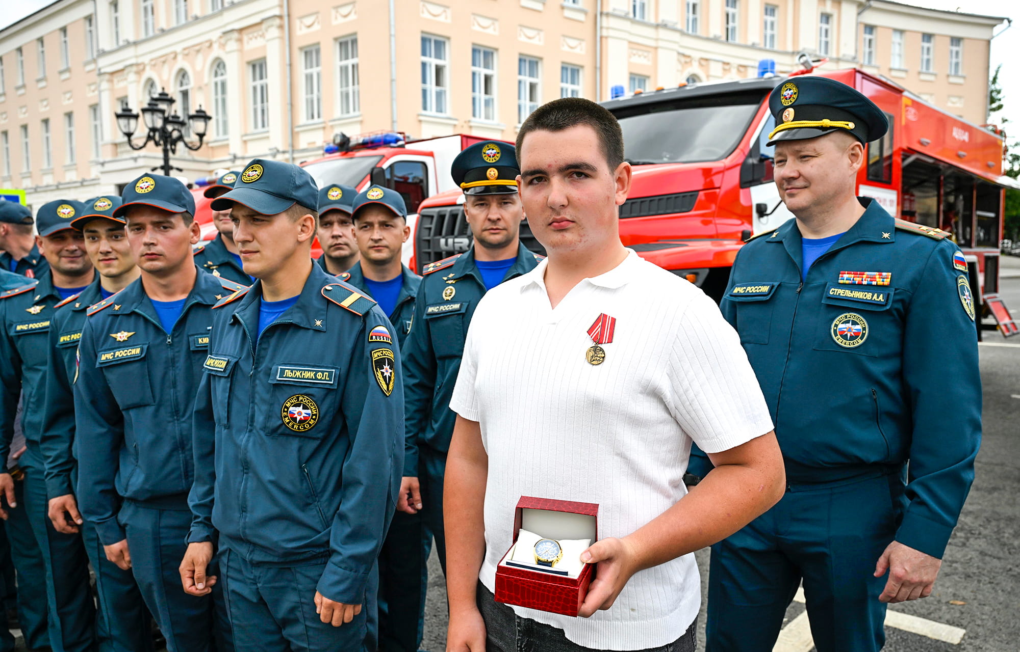Виталий Королев и Александр Куренков передали подразделениям МЧС Тверской области новую технику