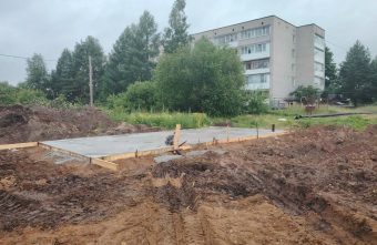 В поселке Оленино начали заливать фундамент под газовые котельные фундамент