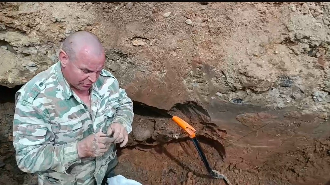 Во время хозяйственных работ жители Тверской области нашли останки красноармейцев