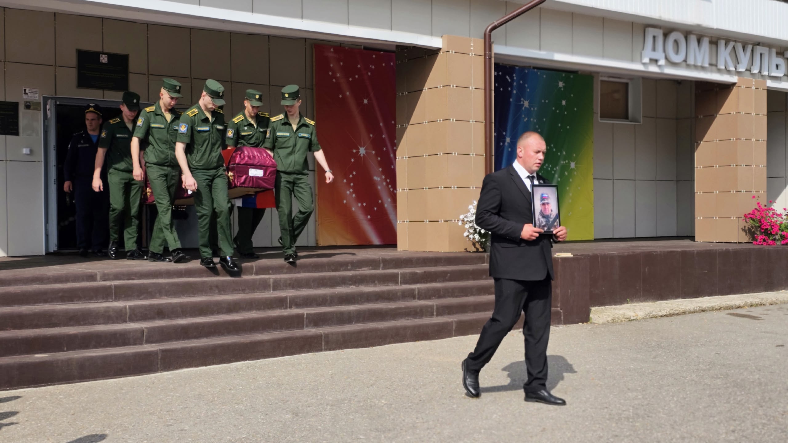 В Тверской области простились с участником СВО Валерием Кузьминым