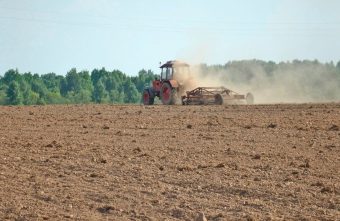 Аграрии Калязинского округа ведут кормозаготовку Аграрии