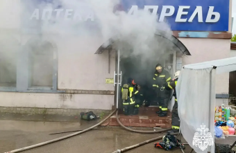 В Тверской области пожарные спасли двоих жильцов из горящего дома пожарные