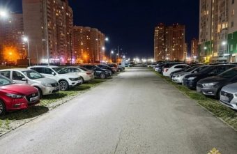 В Твери двое водителей устроили потасовку из-за въезда на парковку парковку