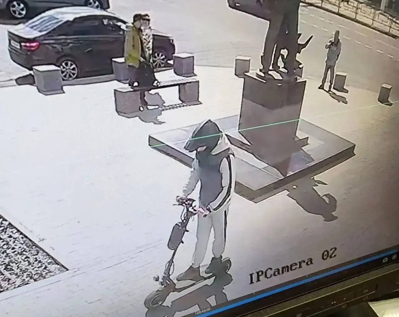 В Твери разыскивают очевидцев наезда самокатчика на 5-летнюю девочку