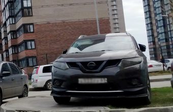 Водителей штрафуют за нарушение парковки под Тверью парковки