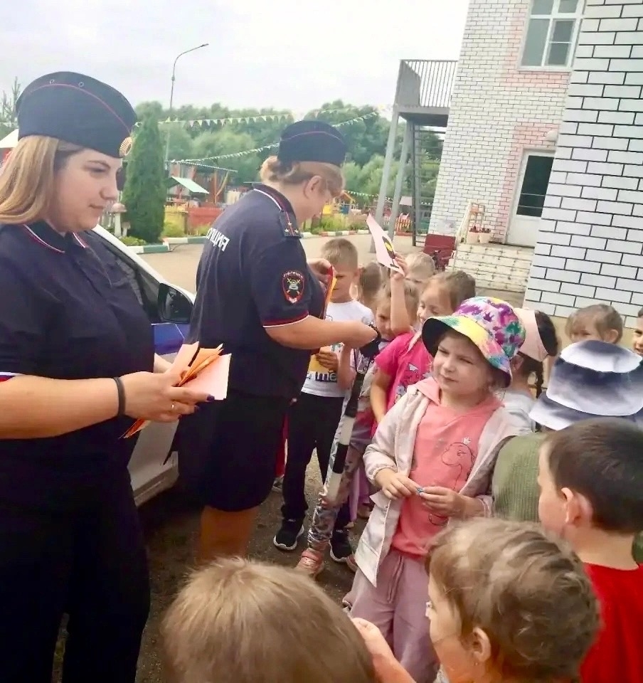 В Тверской области дети примерили на себя роль дорожных полицейских