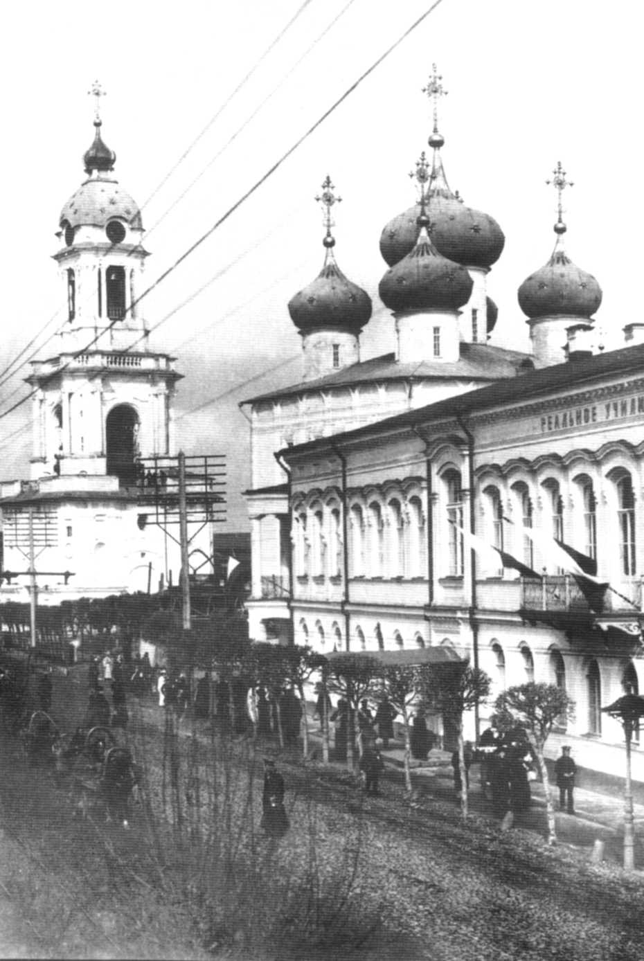 В соцсетях появилась фотография, где тверские гимназисты играют в крокет