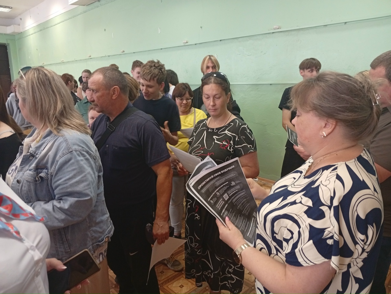 В Бологовском округе абитуриентам и студентам рассказали о трудоустройстве