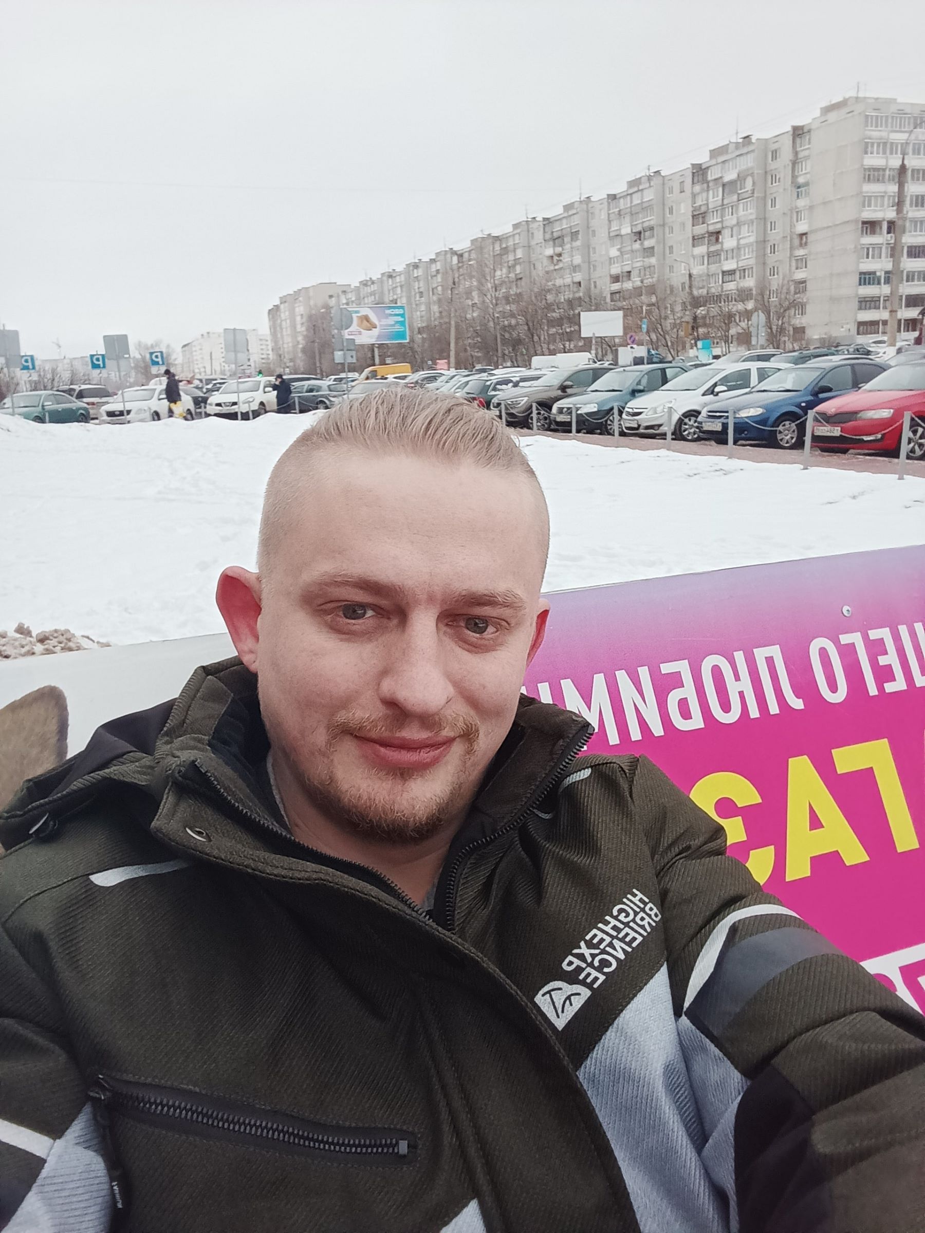 должника