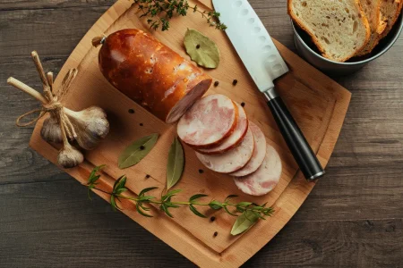 Тверское мясо с сальмонеллой поступило в магазины двух областей мясо