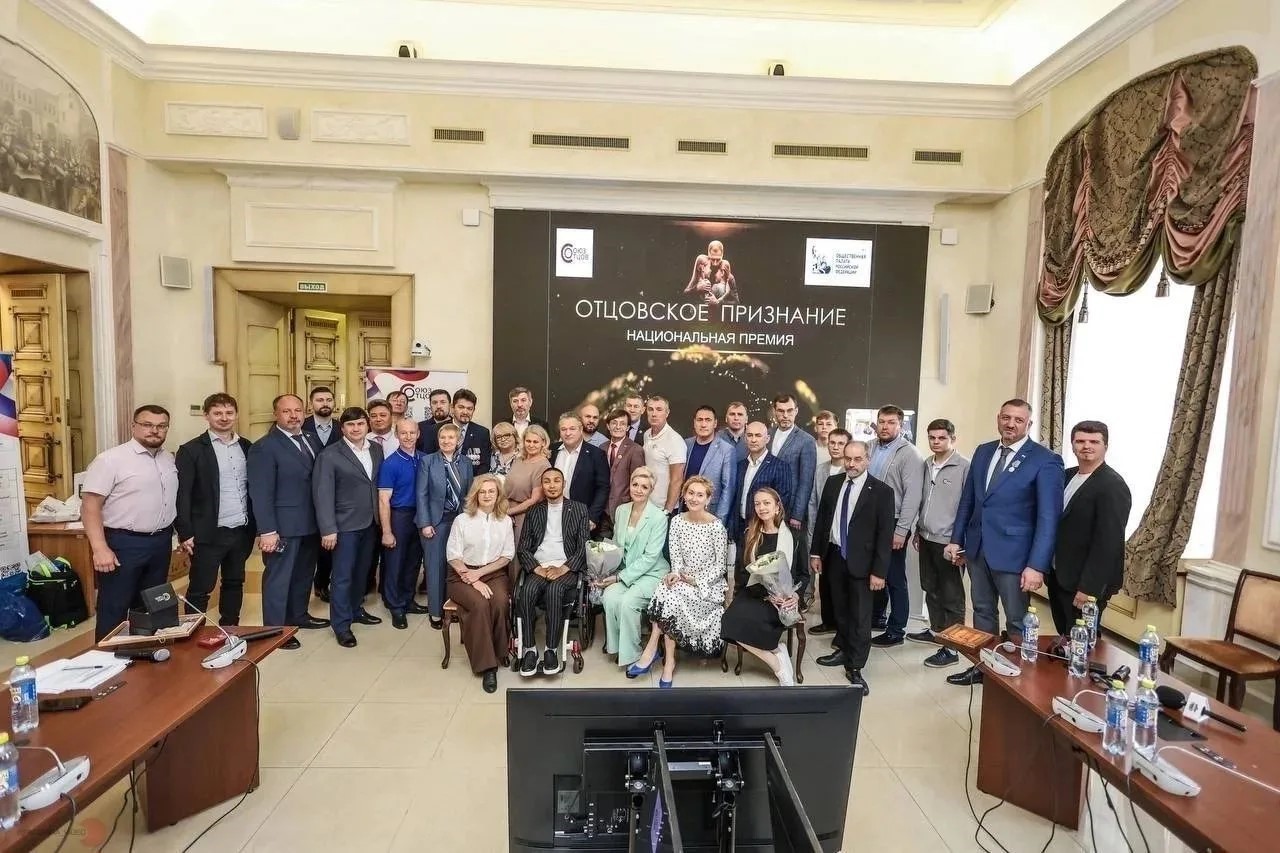Многодетный отец, директор школы из Тверской области стал победителем премии «Отцовское признание»