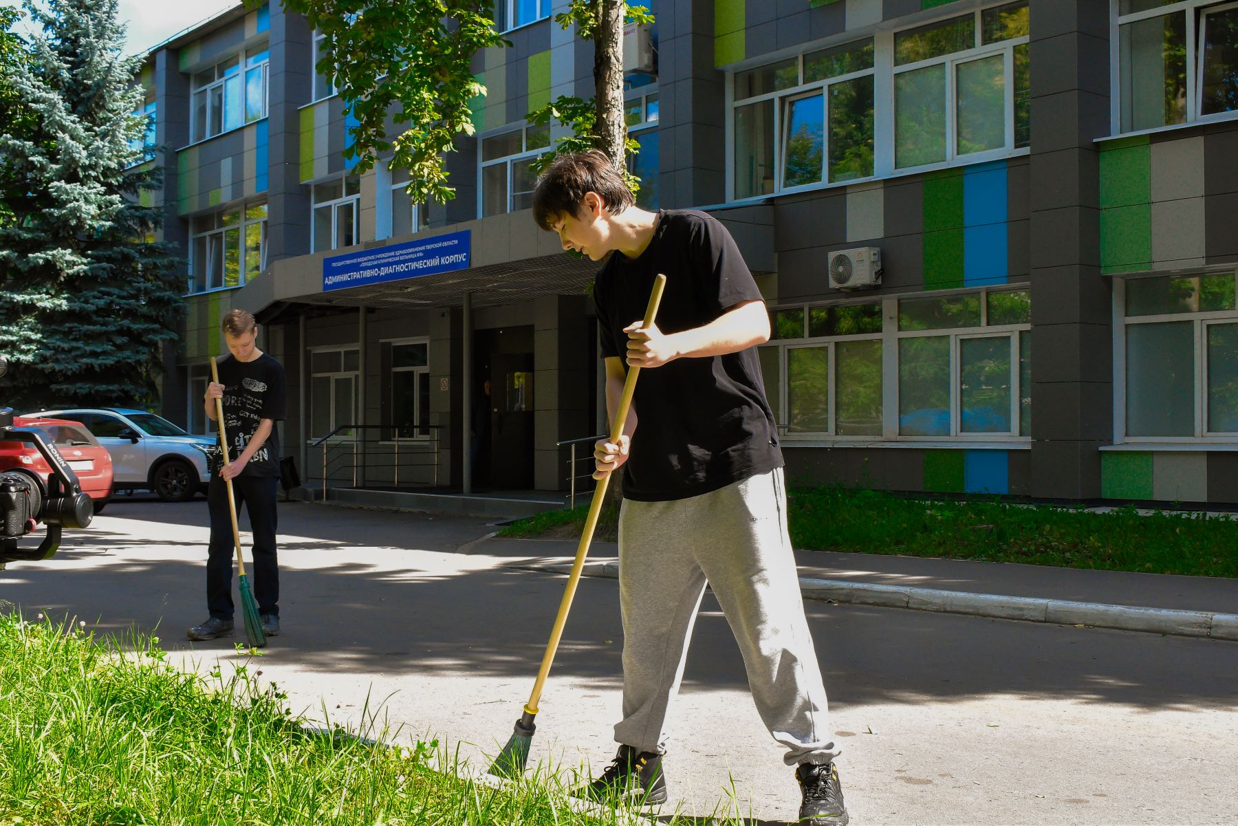 Во время летней кампании в Твери трудоустроили 5 800 подростков