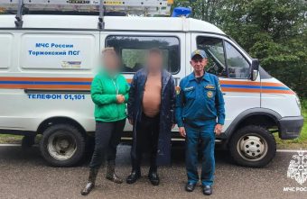 Спасатели вывели заблудившегося мужчину из леса в Тверской области Тверской