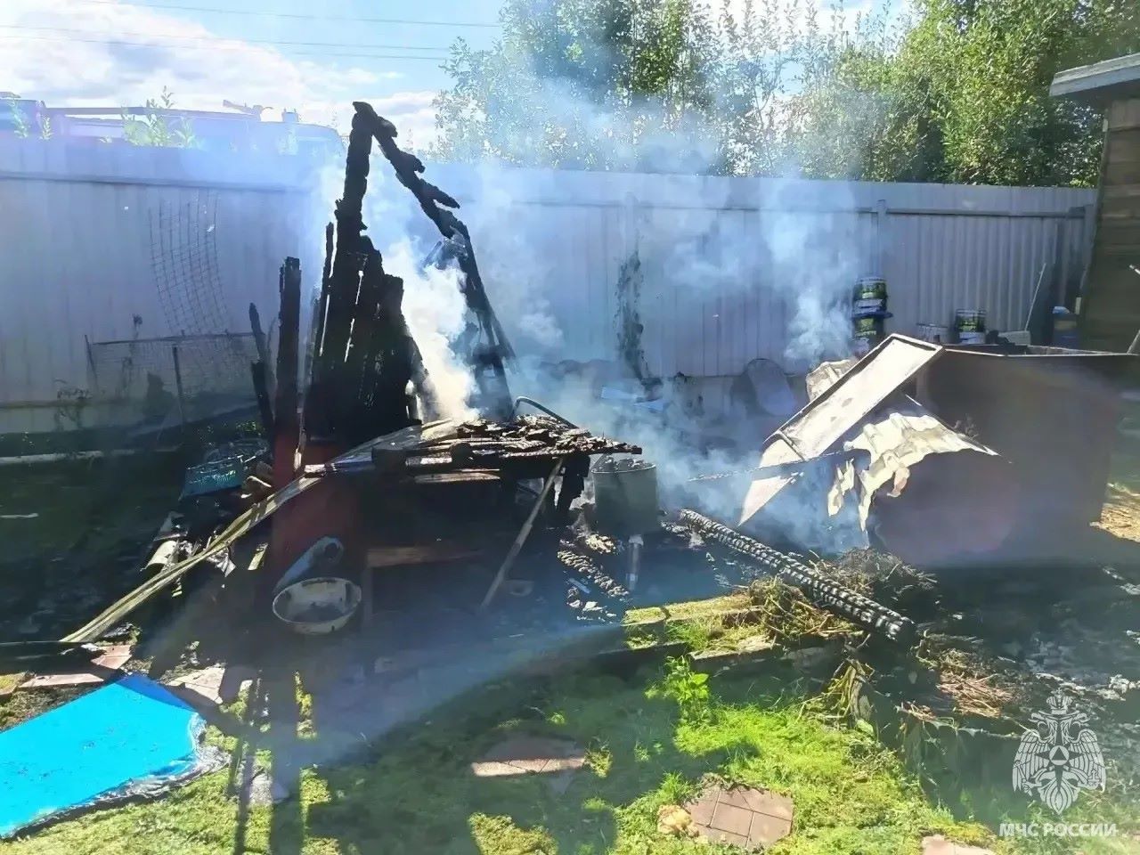 Из-за сжигания мусора в Тверской области чуть не сгорели дома в СНТ