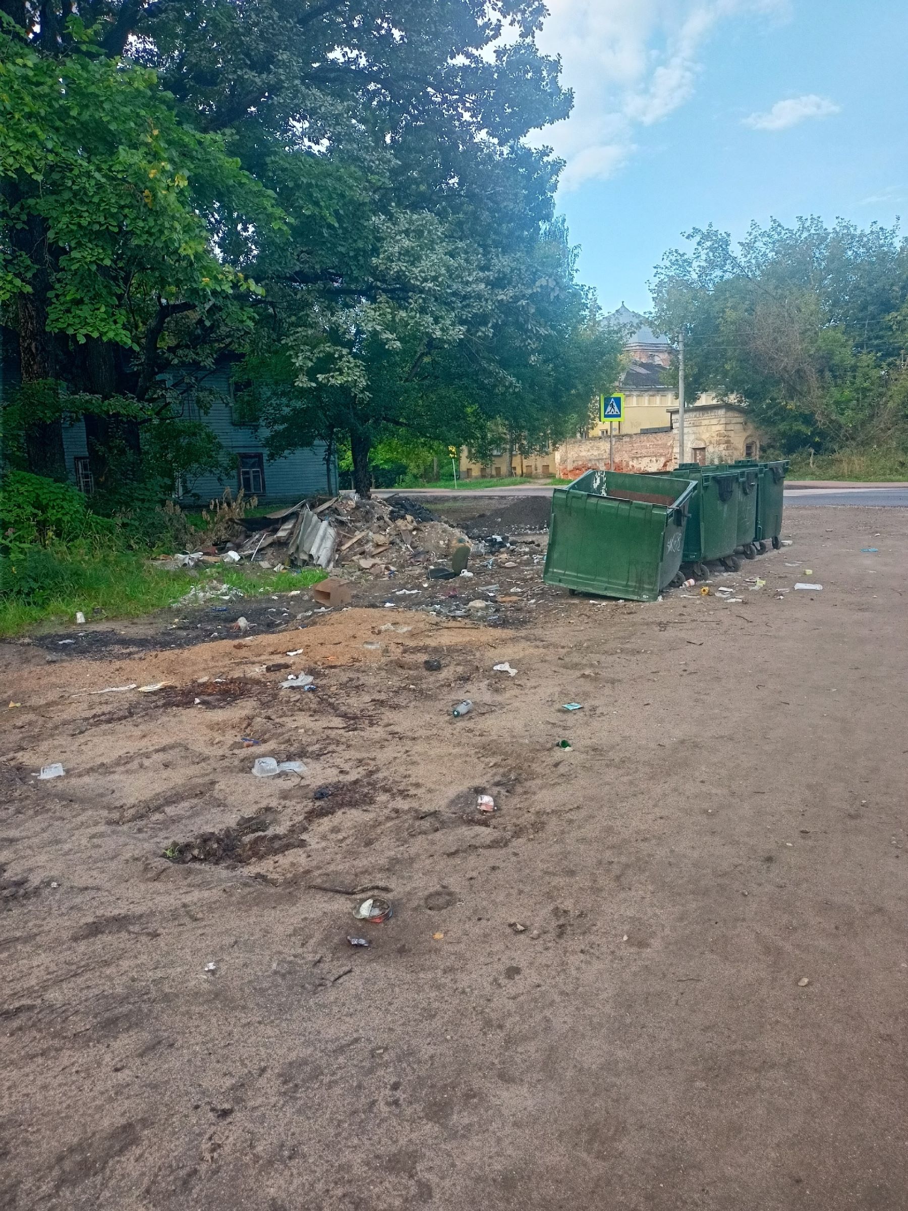 В Тверской области посреди мусора выживает уникальный памятник природы