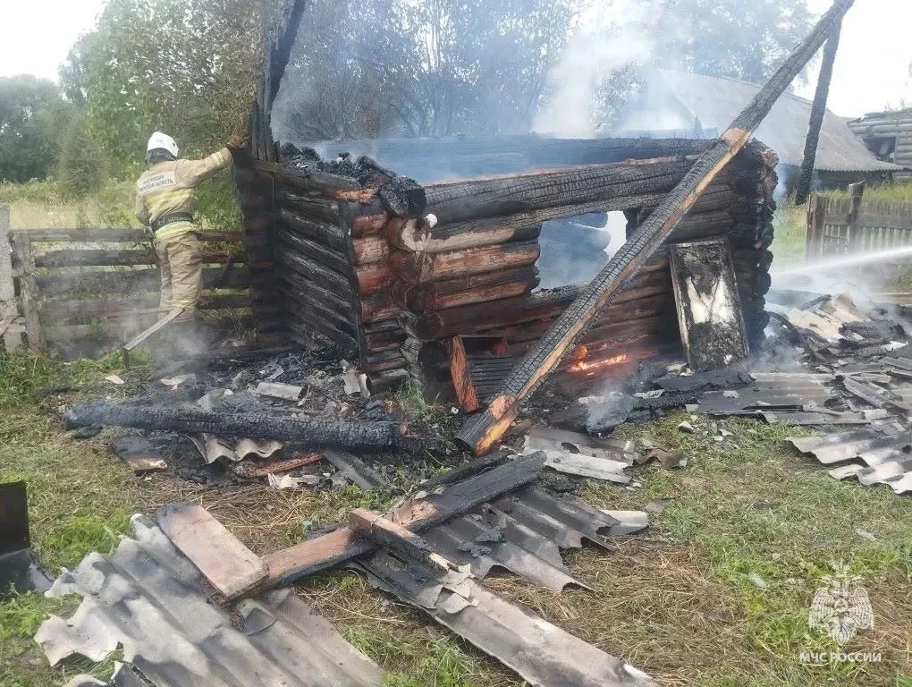 В Тверской области полностью сгорела баня