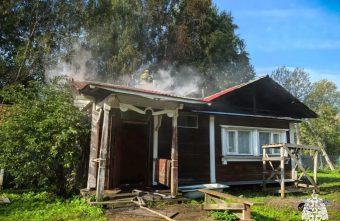 В Тверской области из-за проводки загорелся частный дом Тверской