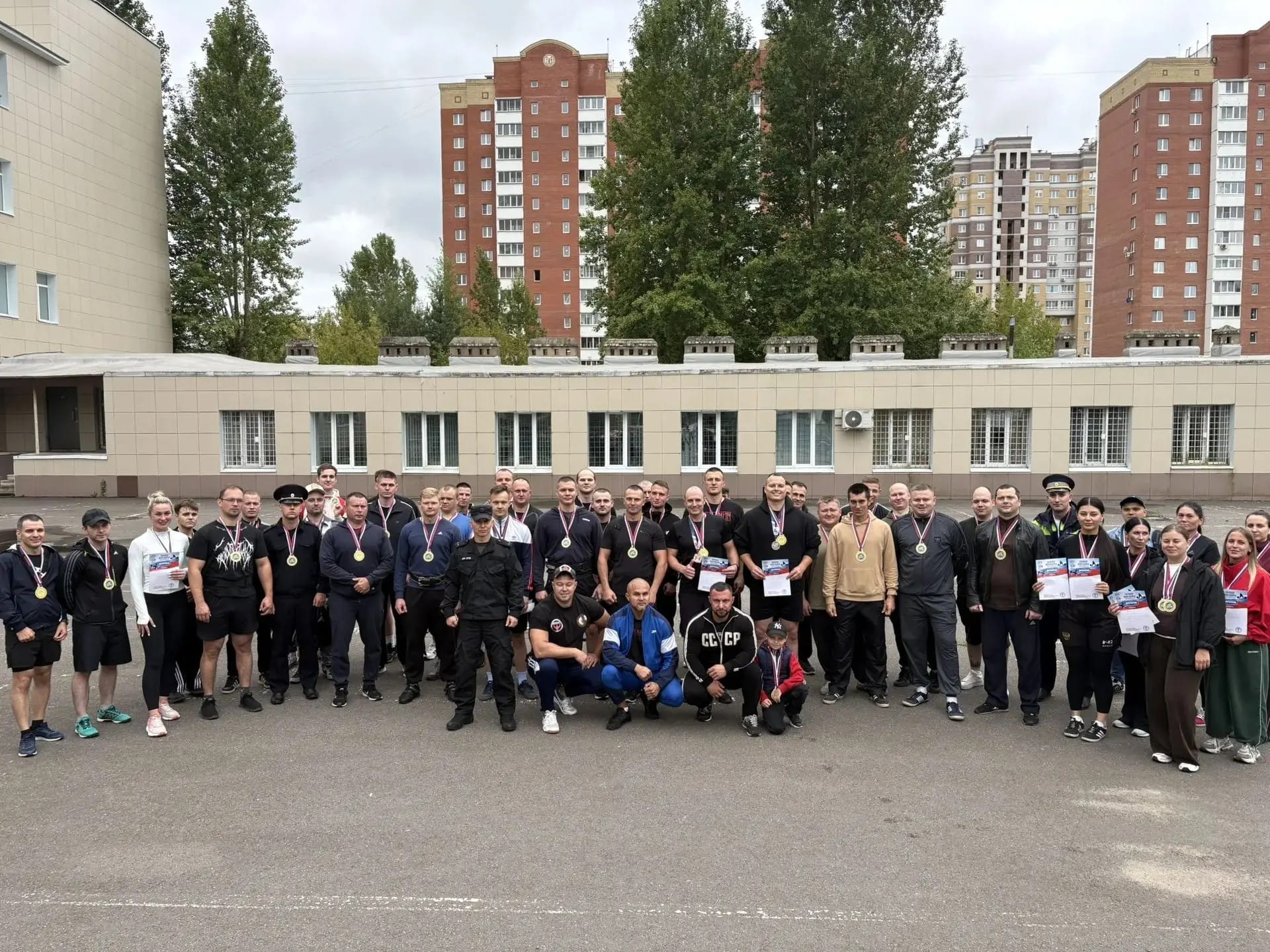 В Твери полицейские соревновались в силовом многоборье