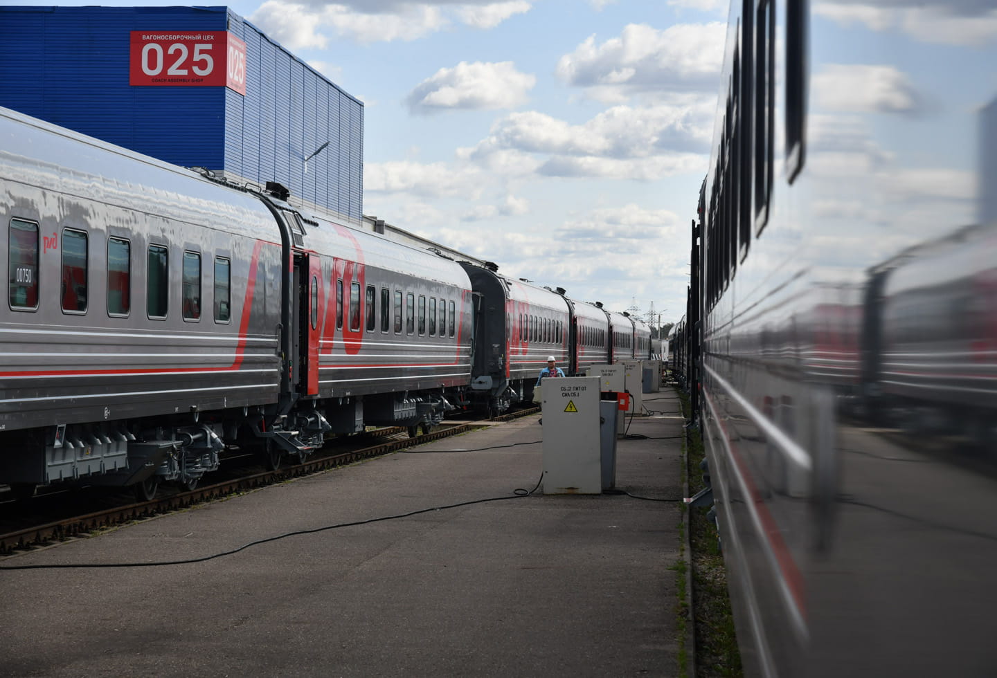 Больше 400 пассажирских вагонов поставил заказчикам Тверской вагоностроительный завод