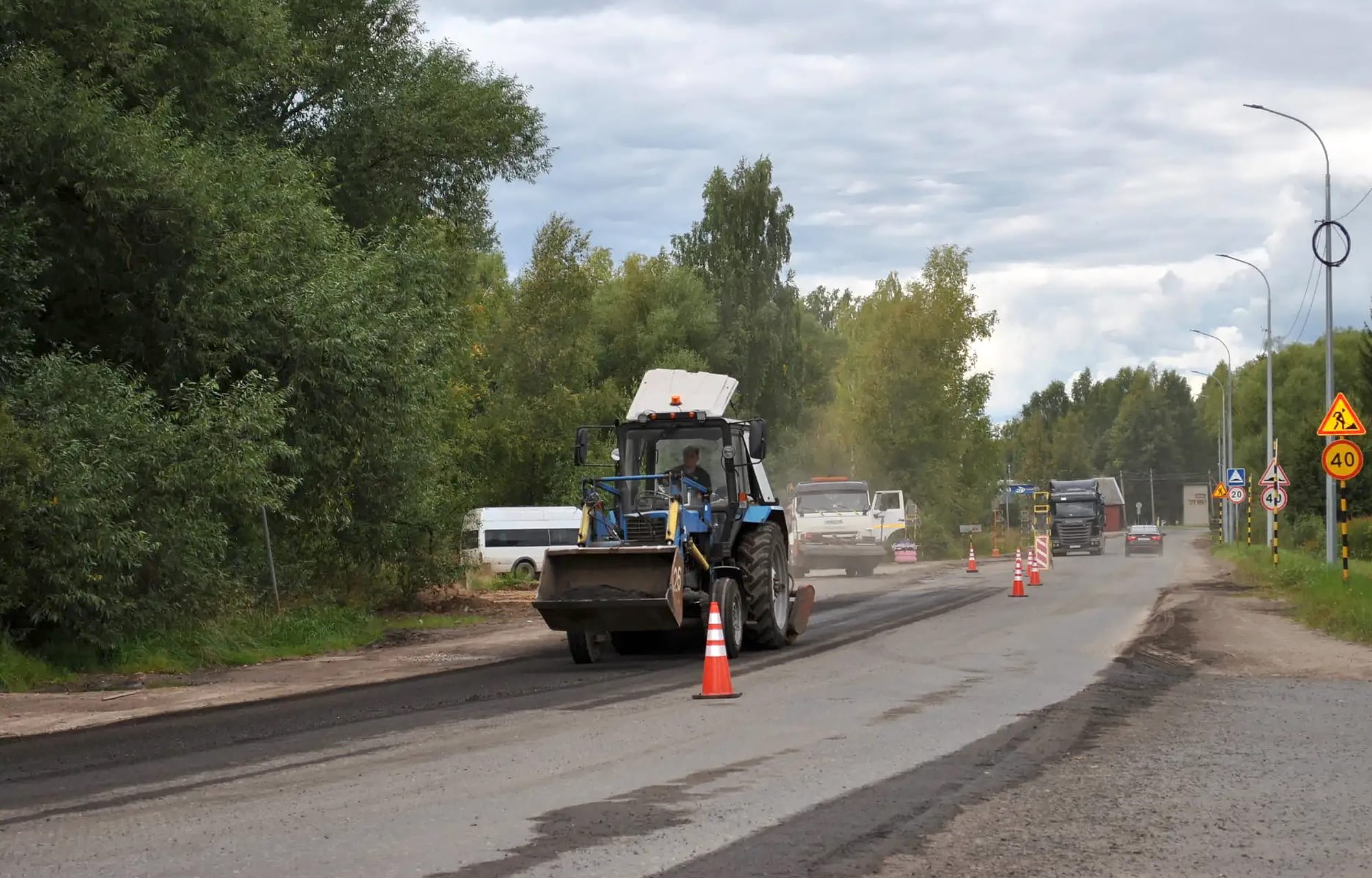 В Тверской области ремонтируют трассу, проходящую по улицам поселка