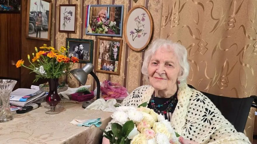 Виталий Королев поблагодарил за труд во благо Родины участницу Великой Отечественной войны Зою Андрееву