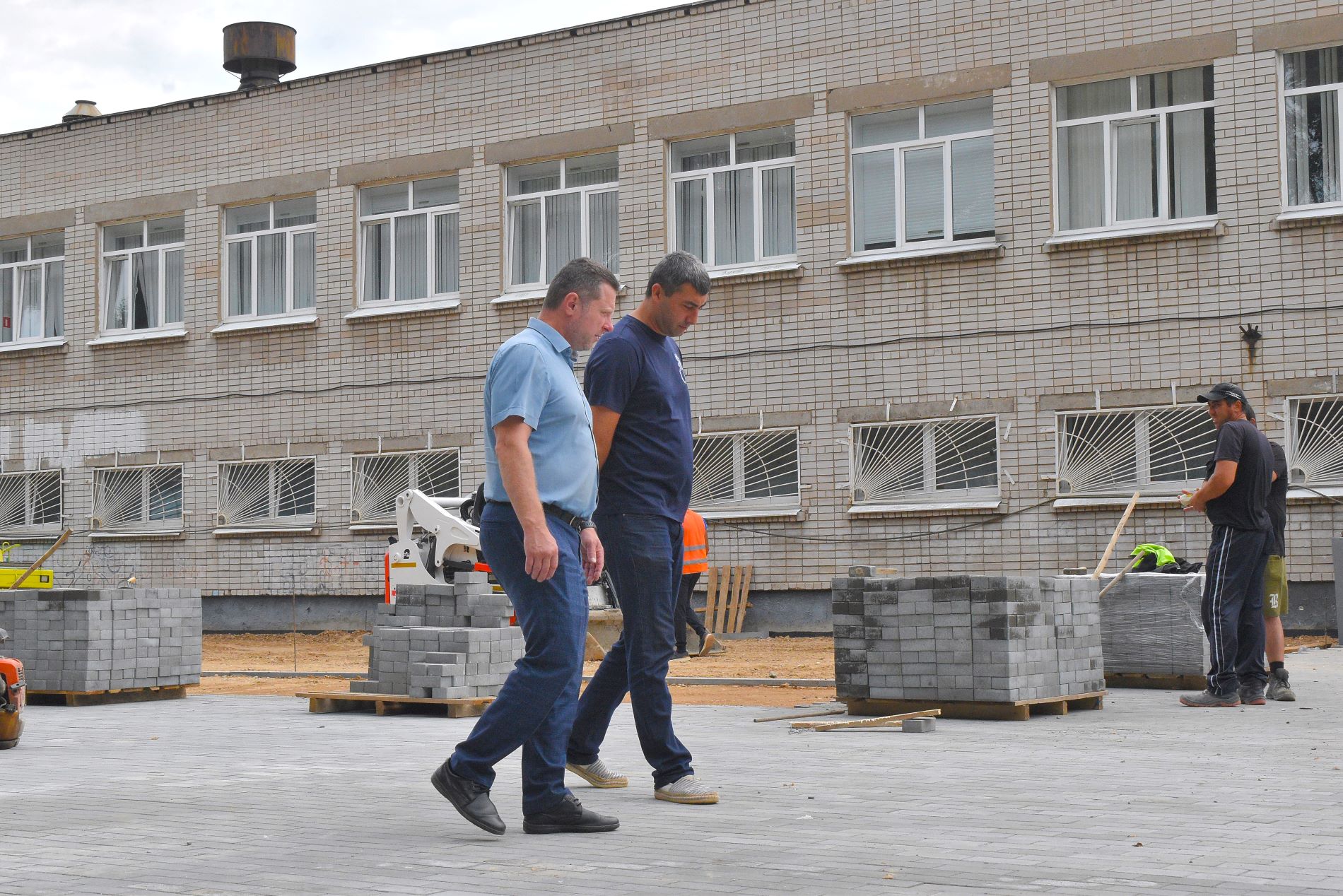 В Твери завершается ремонт школьных площадок и подъездов к школам