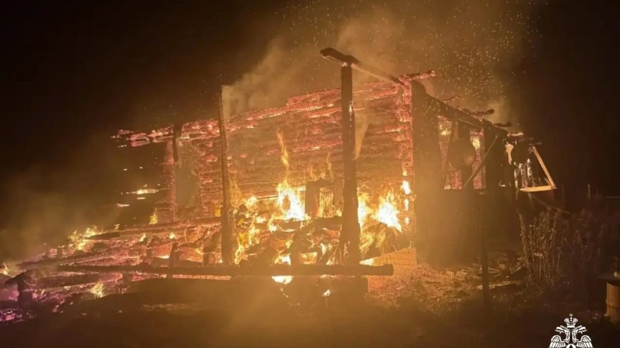 На пожаре в Тверской области пострадала женщина