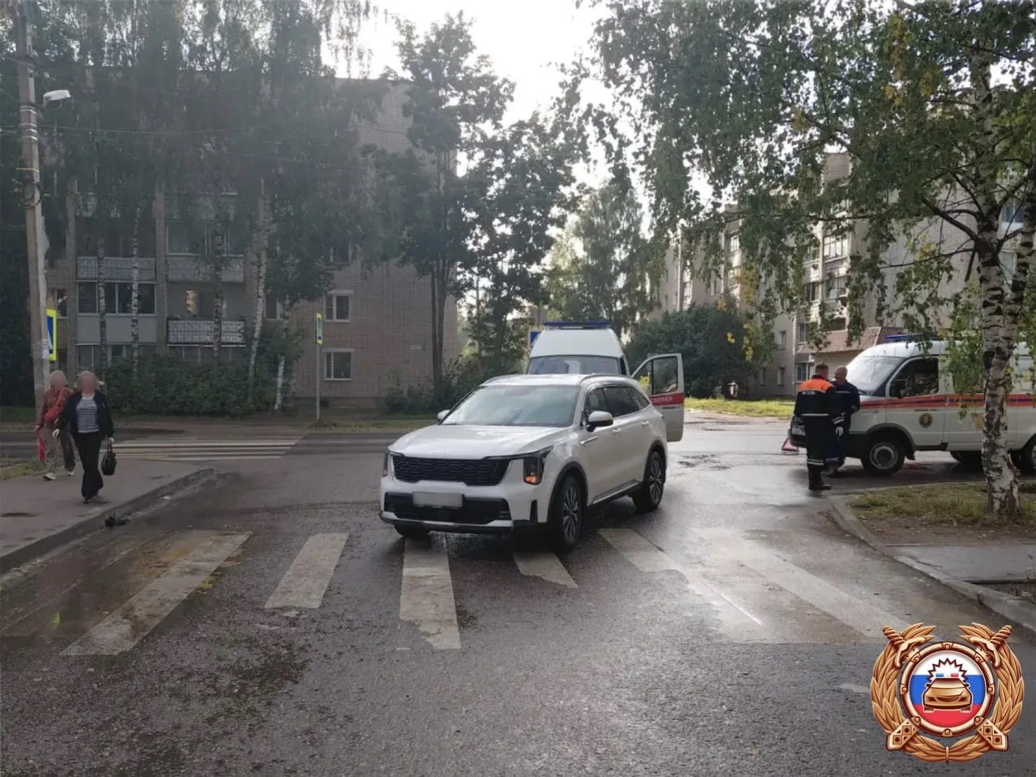 сбил