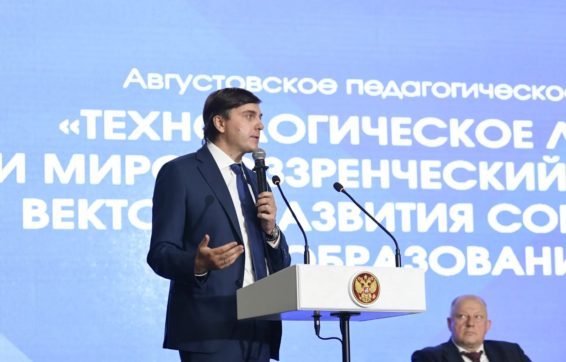 Виталий Королев: Принял решение проиндексировать единовременную выплату к 1 сентября нашим дорогим учителям
