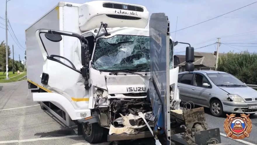 Водитель грузовика погиб в ДТП на трассе М-10 в Тверской области