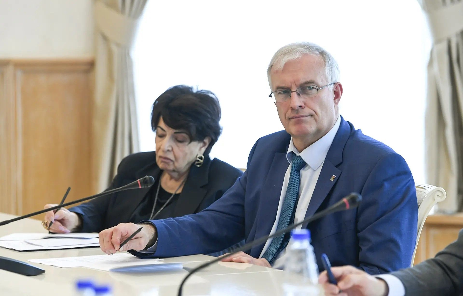 главврачей