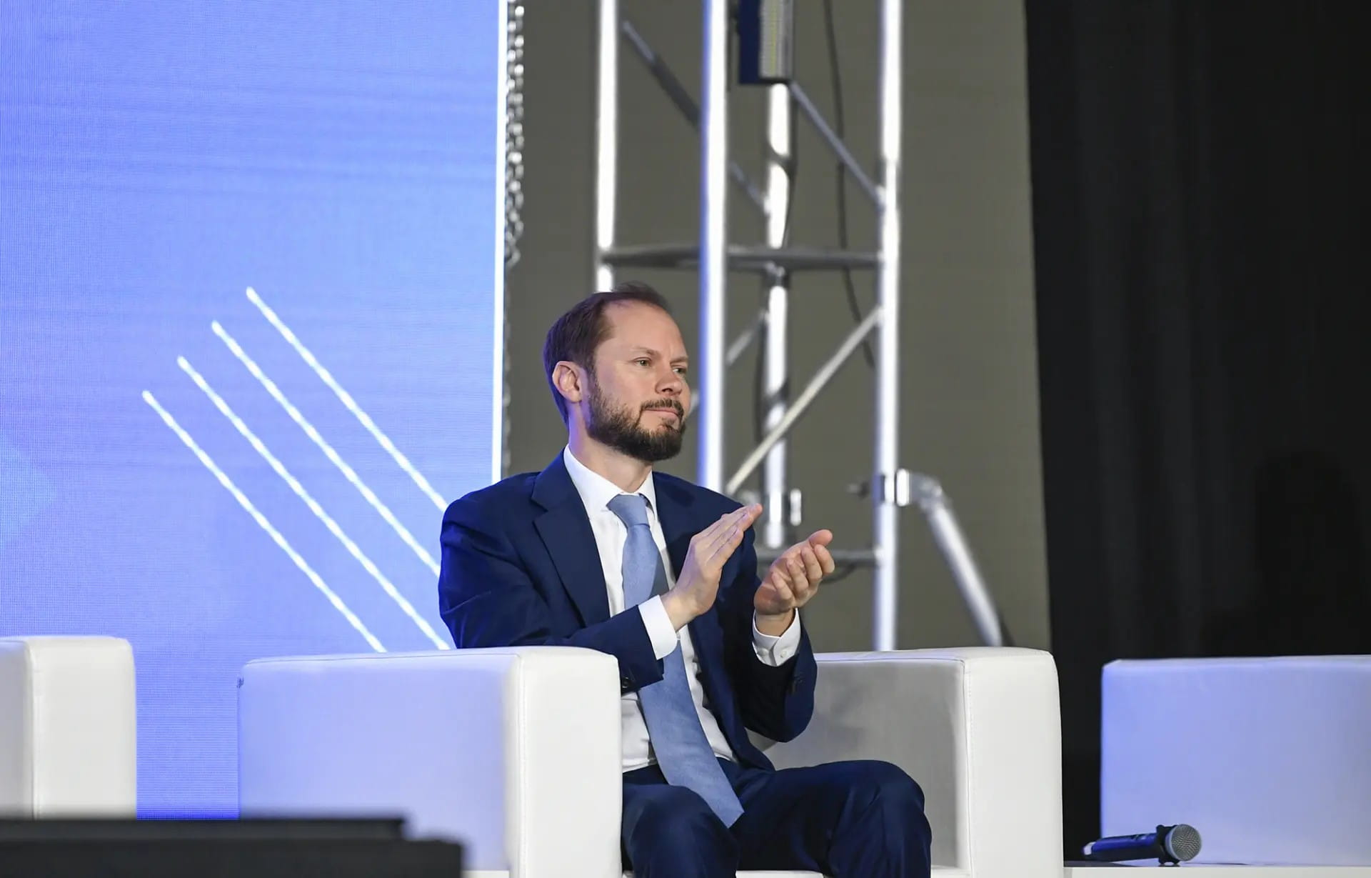 Виталий Королев: Принял решение проиндексировать единовременную выплату к 1 сентября нашим дорогим учителям