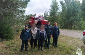 Спасатели Тверской области вывели из леса заблудившихся грибников леса