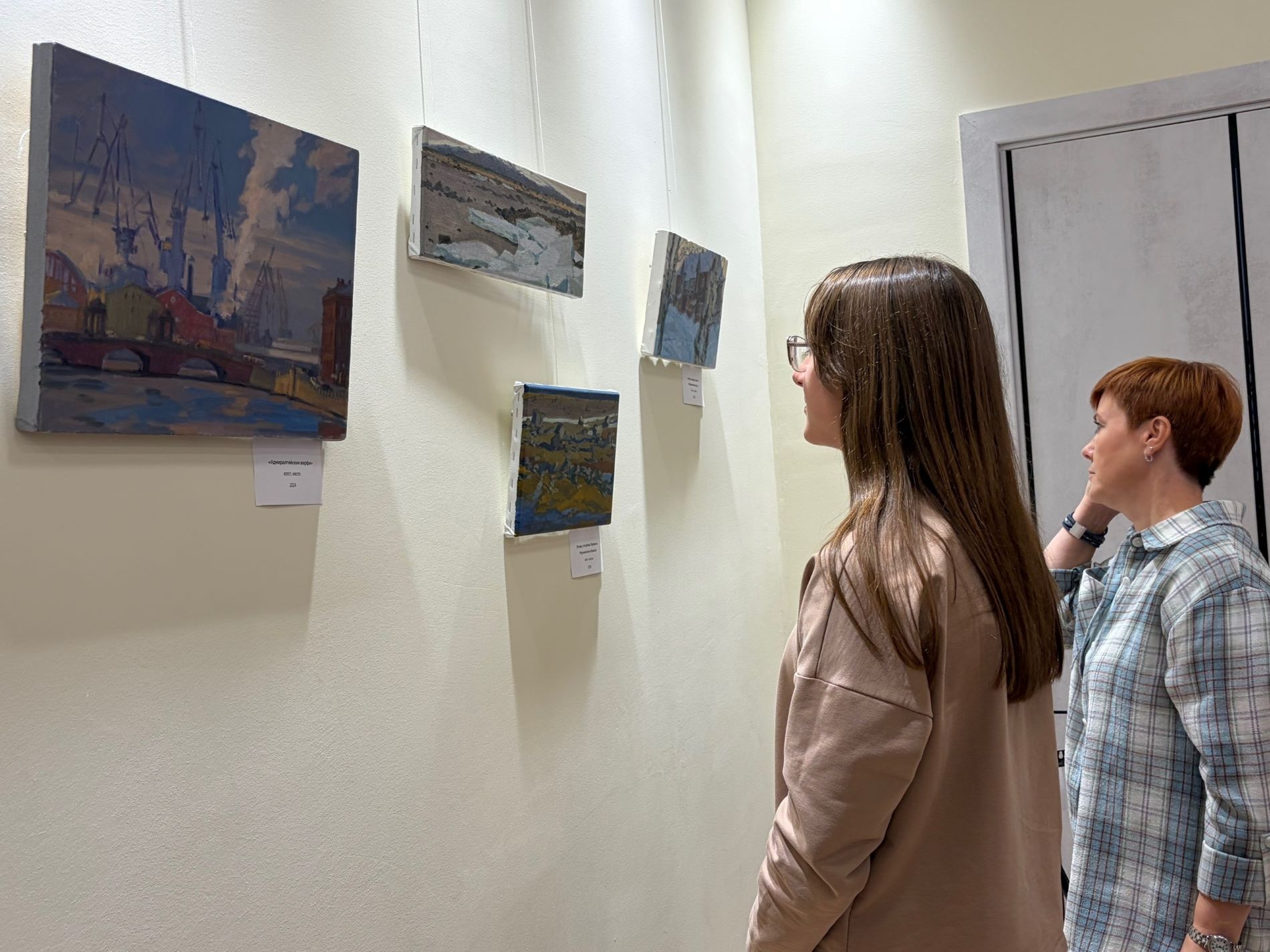 В Торопце открылась выставка пленэрной живописи и книжной графики