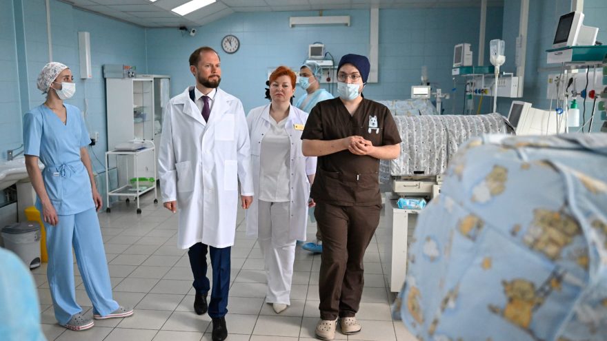 Приоритет, обозначенный Виталием Королевым: больницы Тверской области пополняются молодыми кадрами