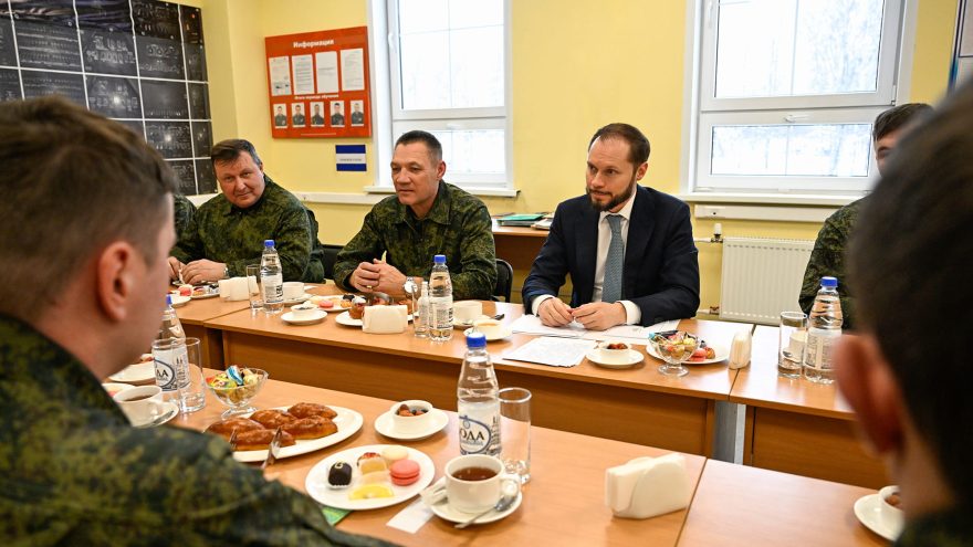 По решению Виталия Королева в Тверской области увеличили выплату контрактникам