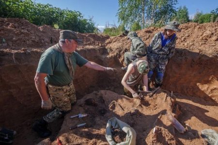 В санитарном захоронении в Тверской области нашли 12 неизвестных солдат Тверской