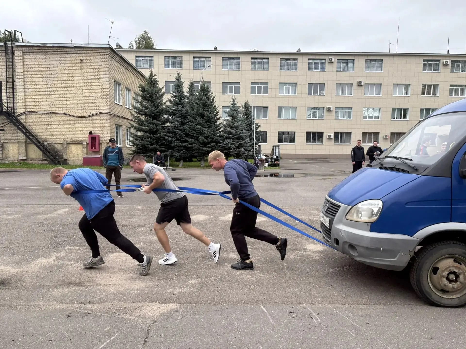 В Твери полицейские соревновались в силовом многоборье