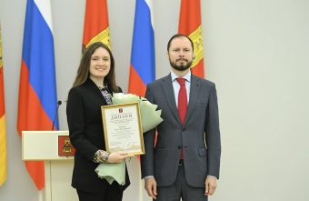 Виталий Королев вручил премии учёным Тверской области Виталий Королев вручил премии учёным Тверской области