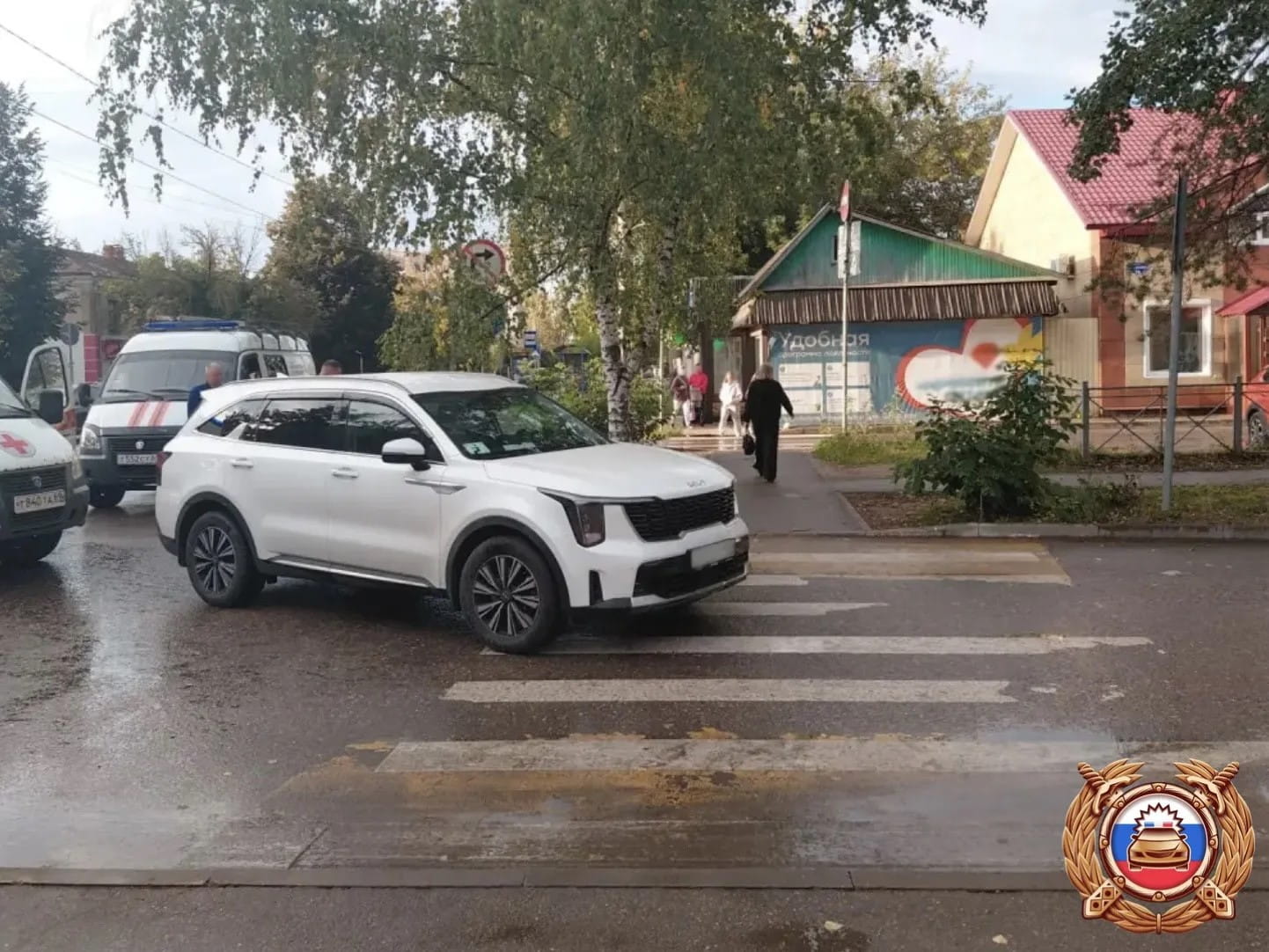 сбил